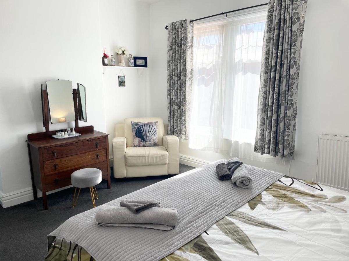 Entire Holiday Home In Blackpool With Free Parking And A Private Patio Garden Exterior foto