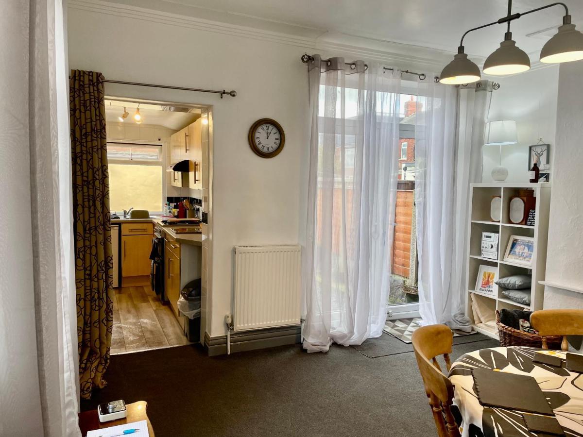 Entire Holiday Home In Blackpool With Free Parking And A Private Patio Garden Exterior foto